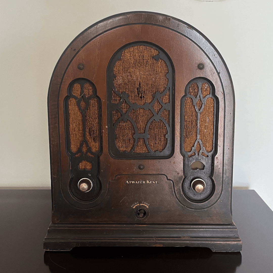 Rádio Atwater Kent Cathedral 165 de 1933