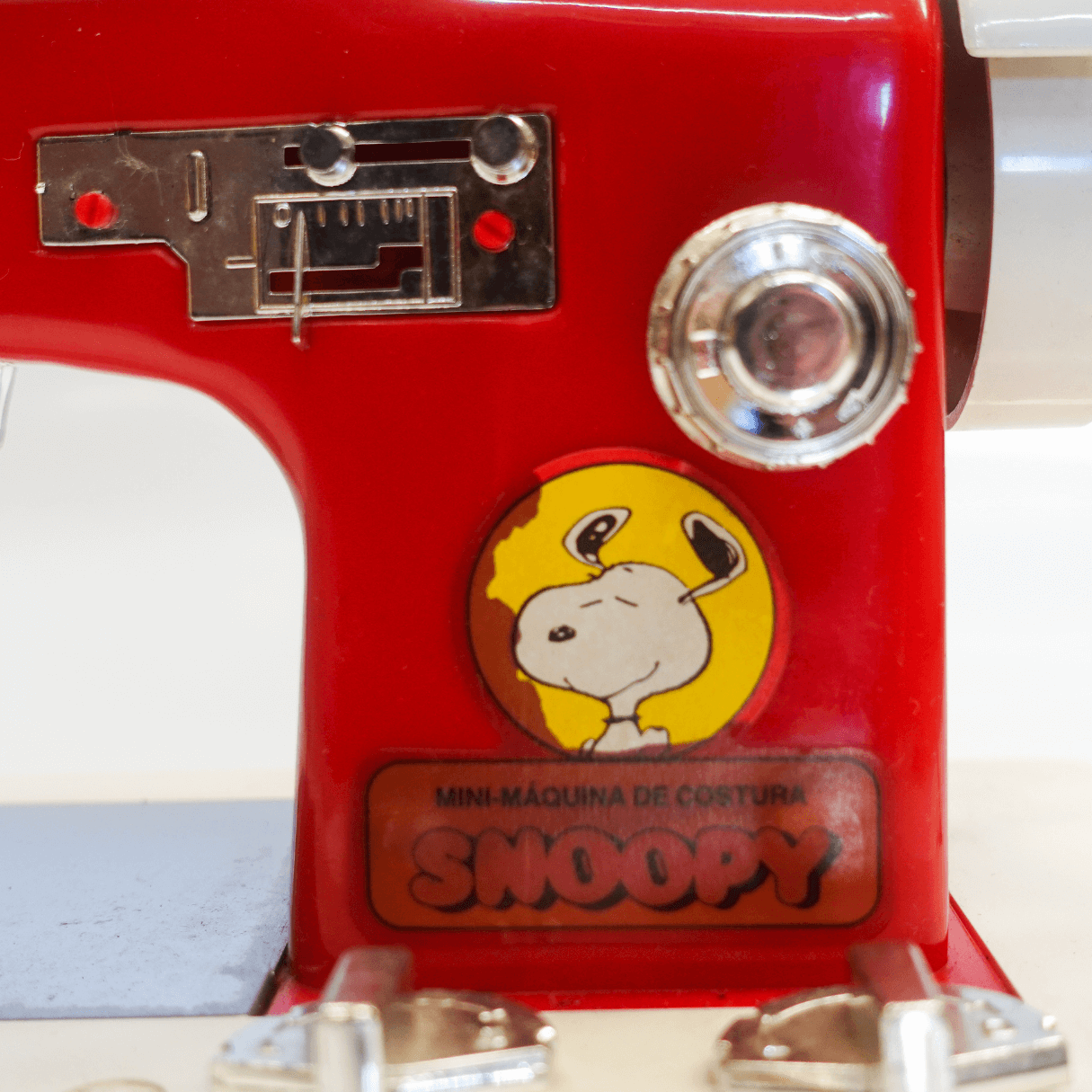 Máquina de Costura Snoopy Estrela dos anos 1980