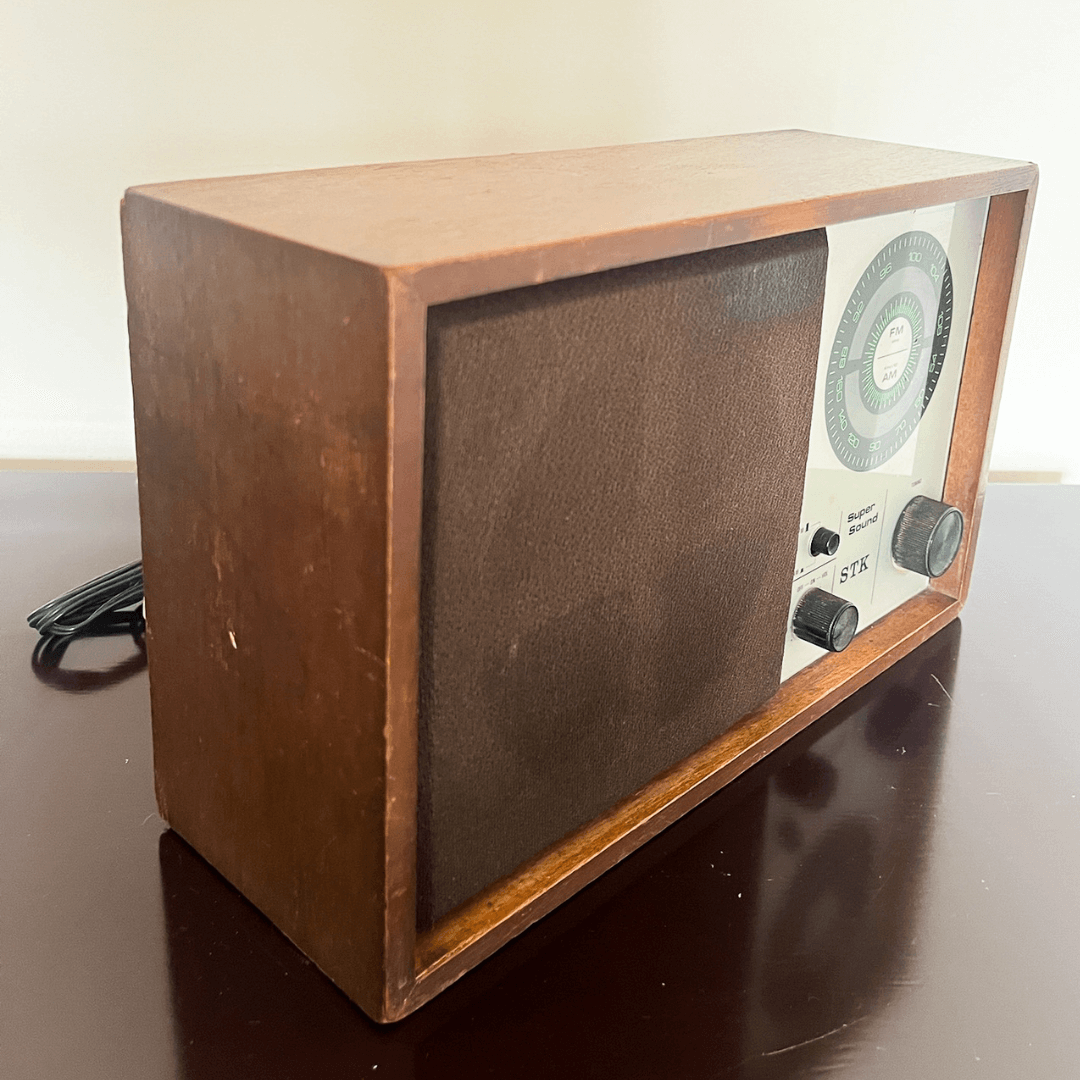 Rádio de Mesa STK dos anos 1970