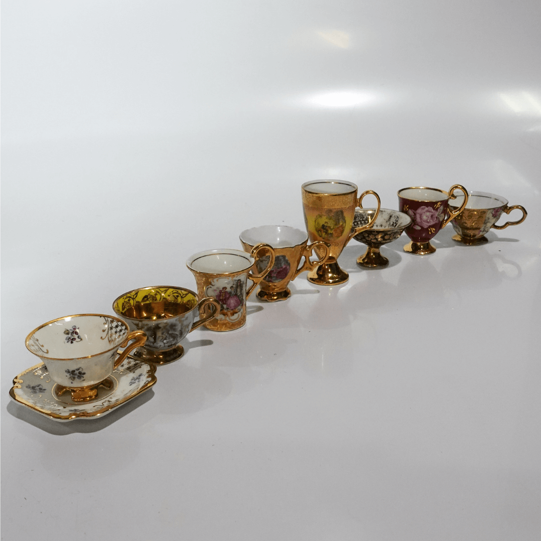 Conjunto de 8 Mini Xícaras Clássicas Colecionáveis