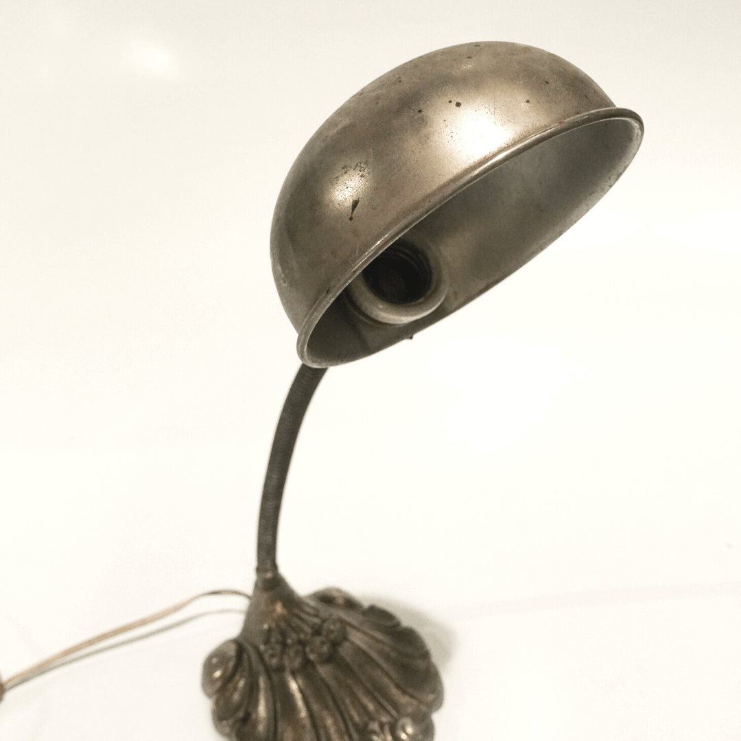 Luminária Antiga de Design Clássico dos Anos 30 - Concha