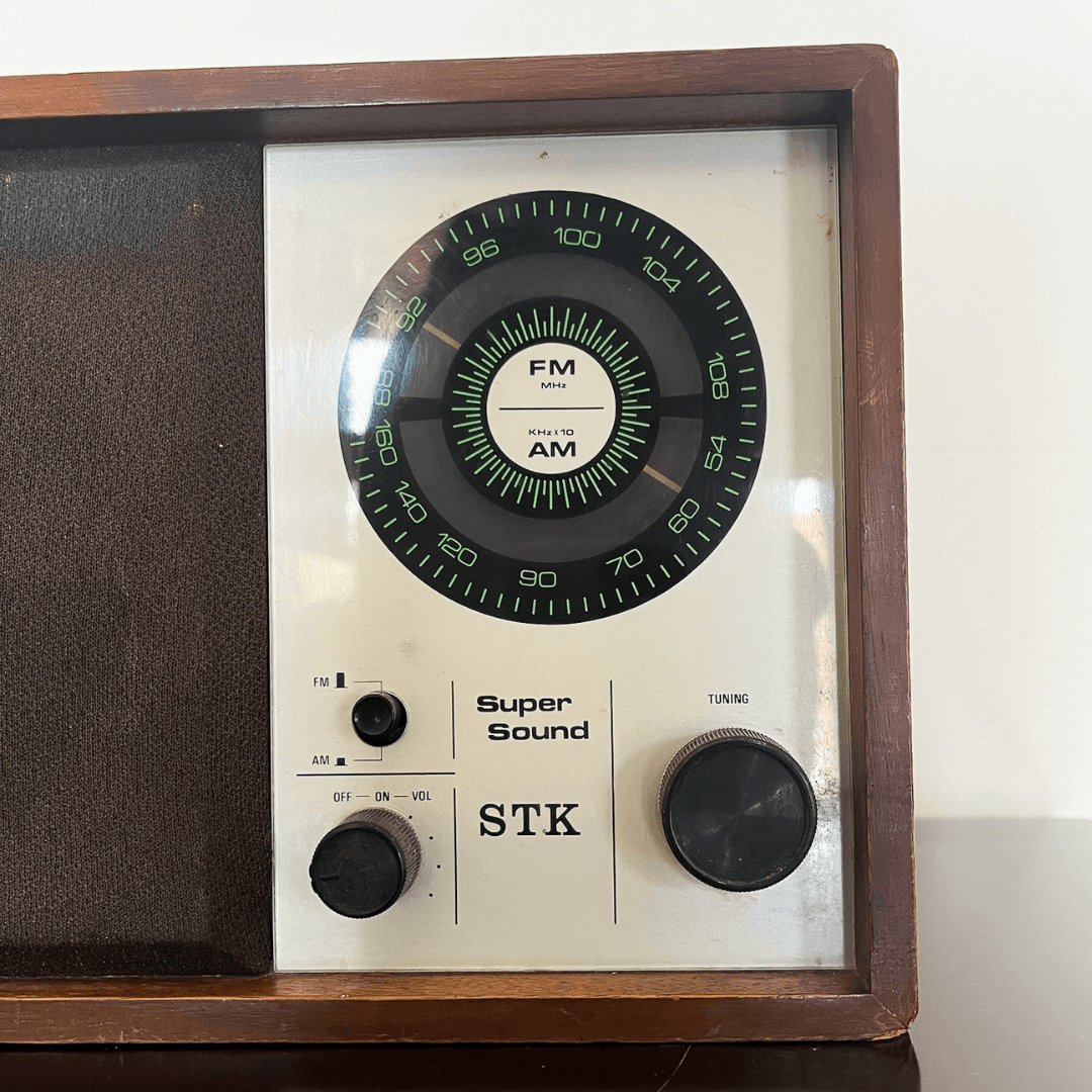Rádio de Mesa STK dos anos 1970