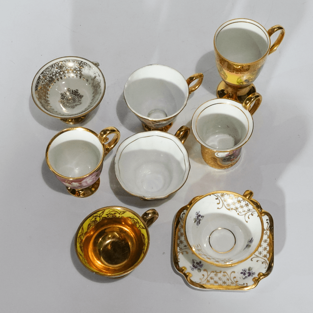 Conjunto de 8 Mini Xícaras Clássicas Colecionáveis
