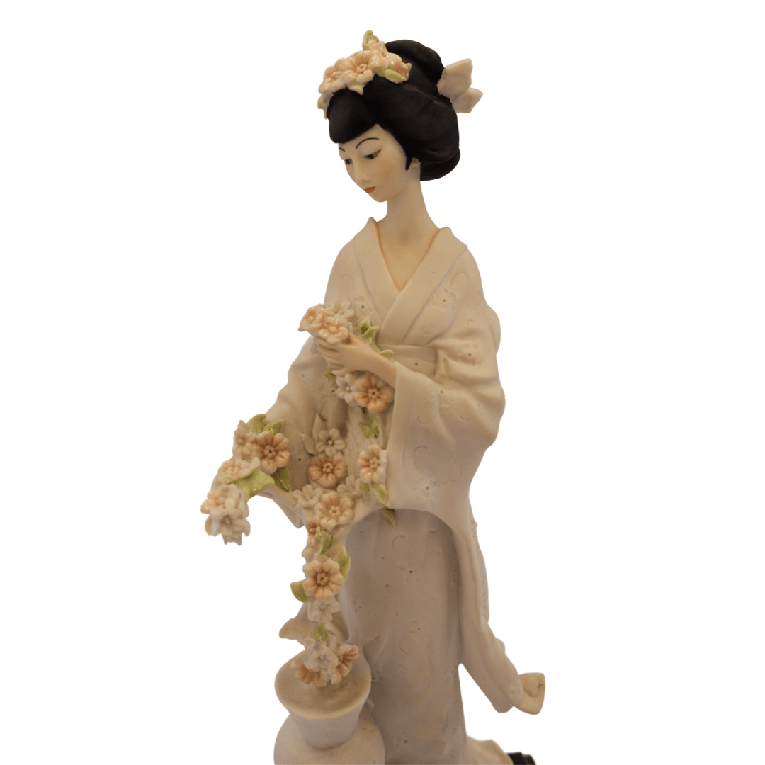 Escultura Mulher Oriental Porcelana Capodimonte - Giuseppe Armani 1987