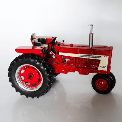 Trator Miniatura Modelo Case IH Farmall 656 Cnh America