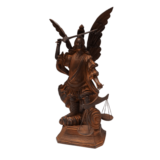 Escultura Anjo da Justiça de Luzia Dantas dos anos 1990