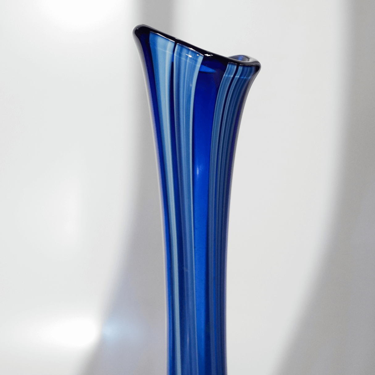 Par de Vasos de Murano Antigos em Tom Azul Rajado