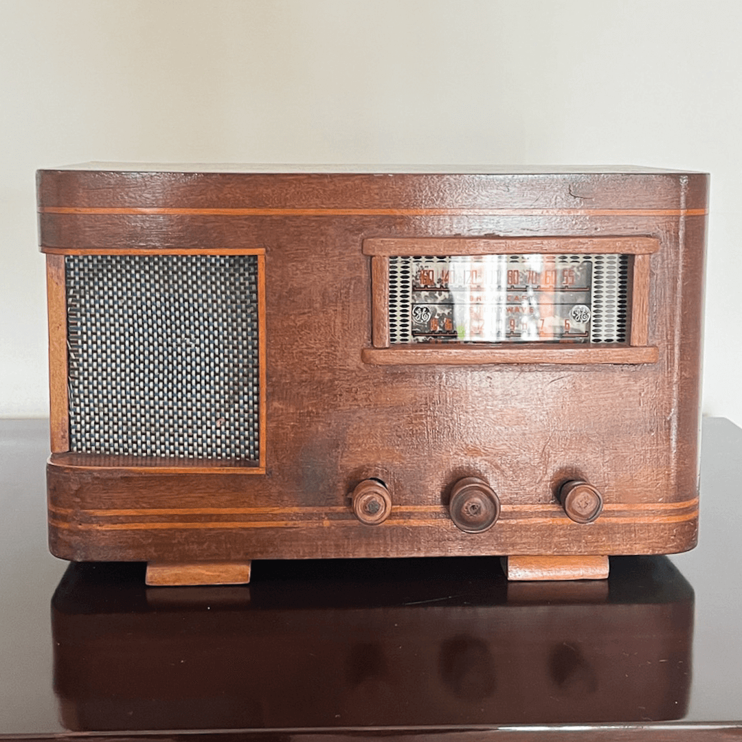 Rádio de Mesa Antigo GE anos 1950