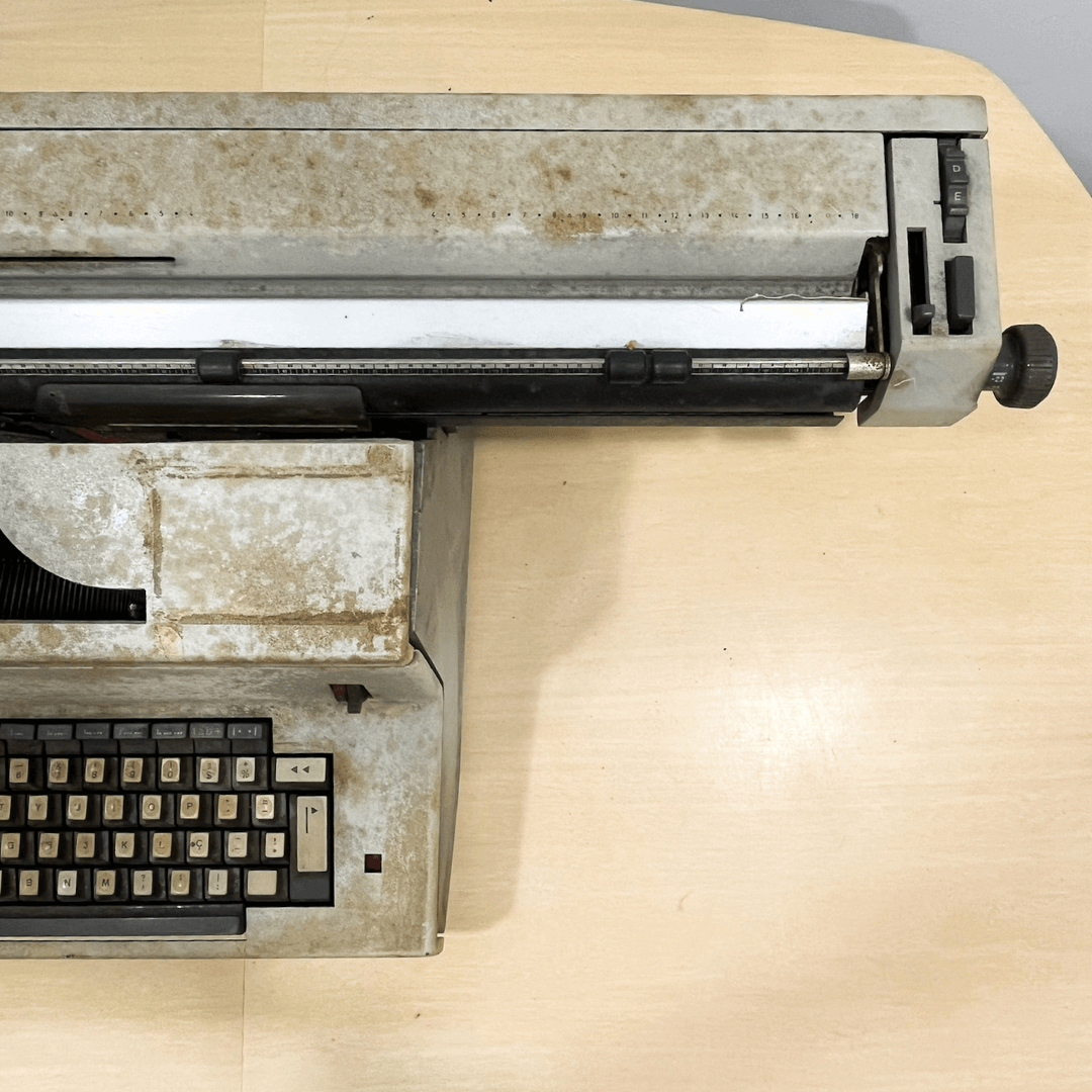 Máquina de Escrever Elétrica Olivetti Tekne 3 - 1960