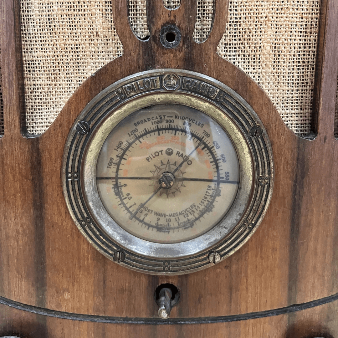 Rádio Pilot 103 Tombstone dos anos 1930