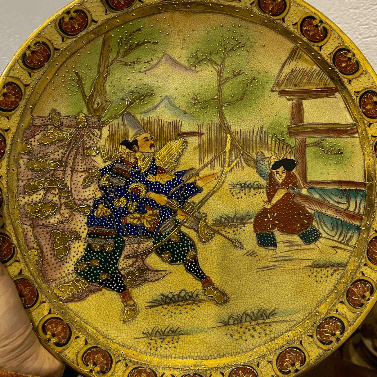 Prato Decorativo em Porcelana Chinesa Pintado à Mão