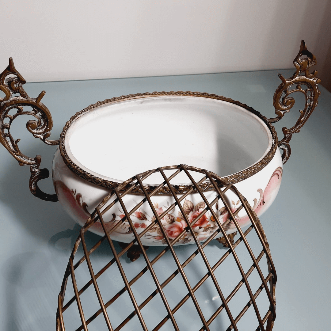 Floreira Vintage em Porcelana com Bronze