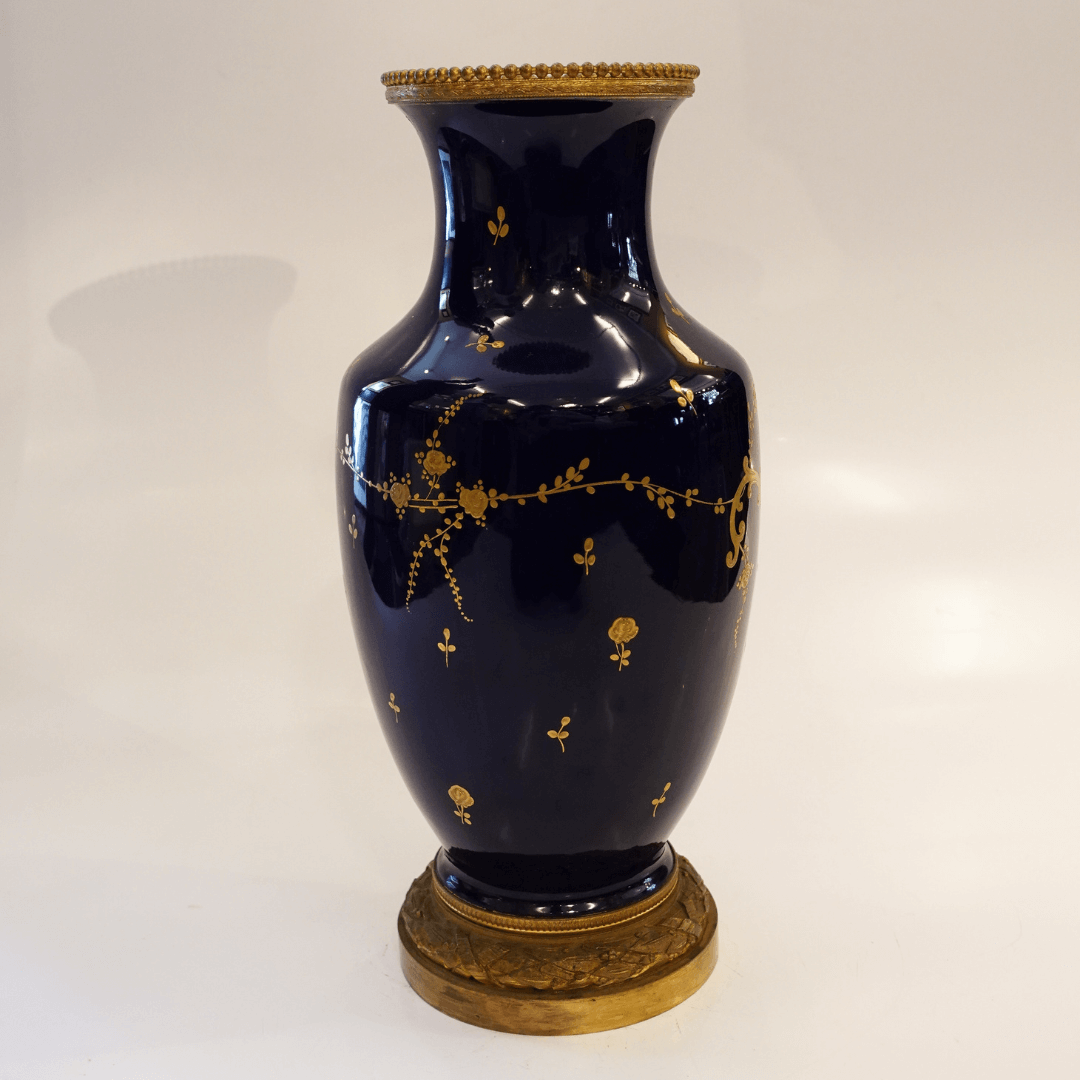 Vaso Antigo em Porcelana Francesa Sèvres