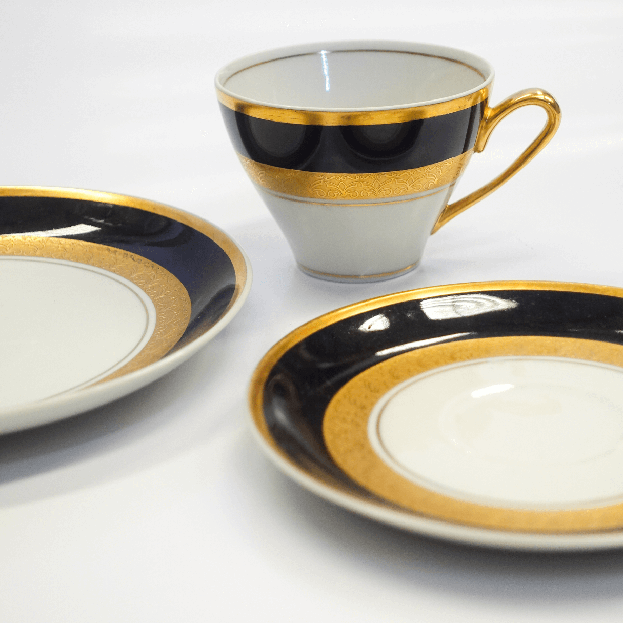 Trio Clássico Antigo de Porcelanas Finas Steatita