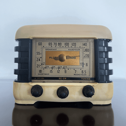 Rádio Pilot Junior T-502 dos anos 1940
