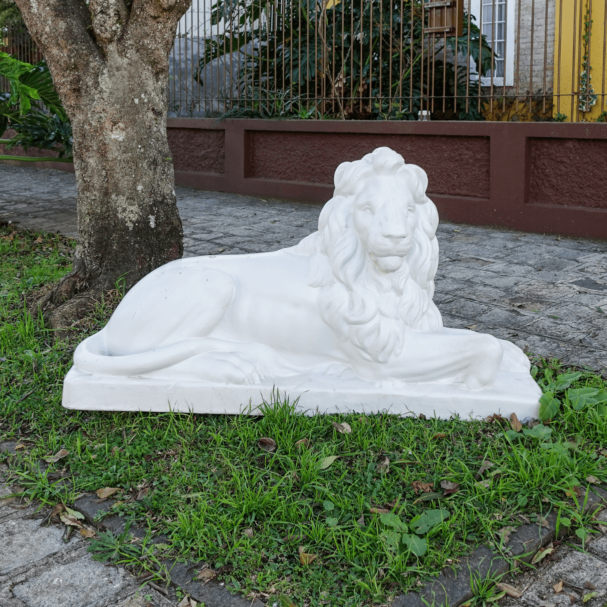 Escultura Leão em Tamanho Natural feito em Fibra