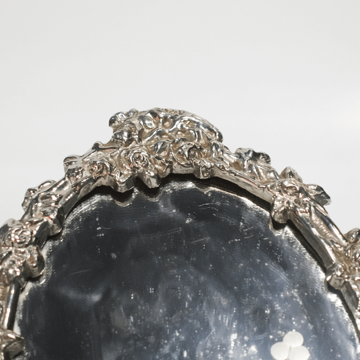 Espelho Oval Estilo Art Nouveau com Moldura Trabalhada