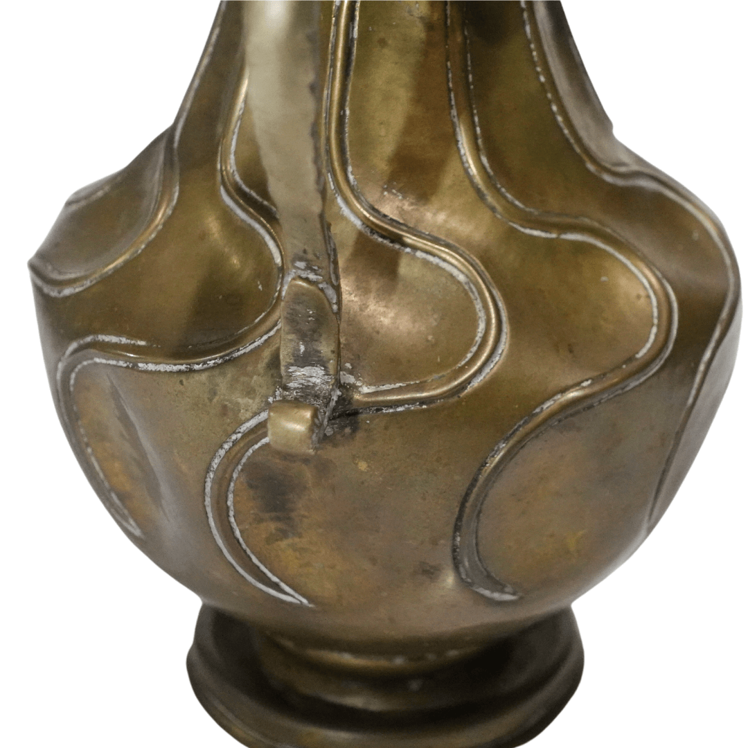 Vaso Ânfora Antigo em Bronze Latão - Linhas Contorcidas de Linguagem Orgânica