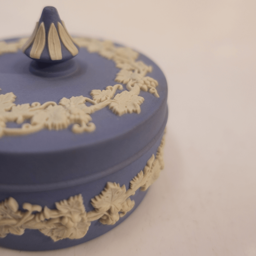 Pote Redondo Wedgwood em Jasperware Azul