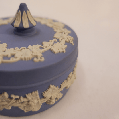 Pote Redondo Wedgwood em Jasperware Azul