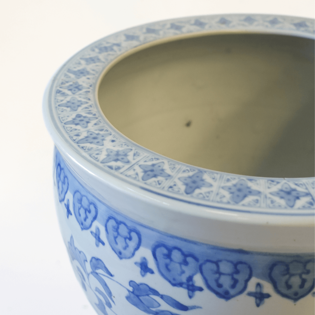 Vaso Chinês Antigo com Cenas Florais Pintadas e Aparador para Base