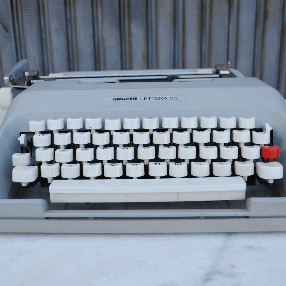 Máquina de Escrever Olivetti Lettera 35