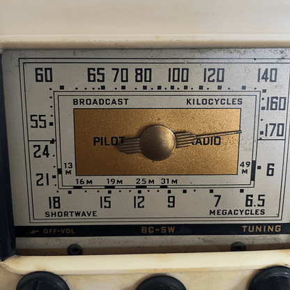 Rádio Pilot Junior T-502 dos anos 1940