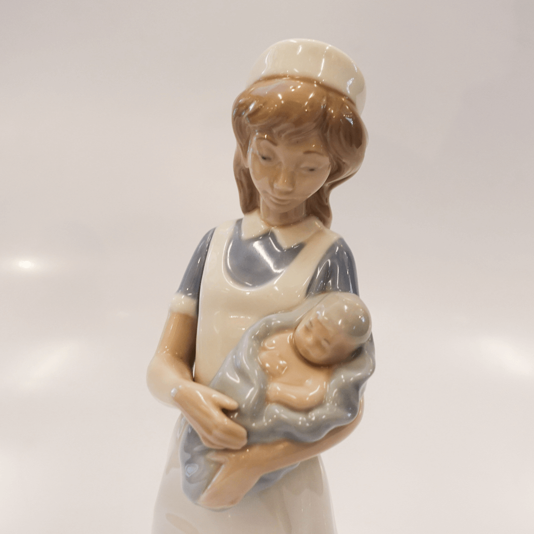 Escultura Enfermeira em Porcelana Lladró - 1970