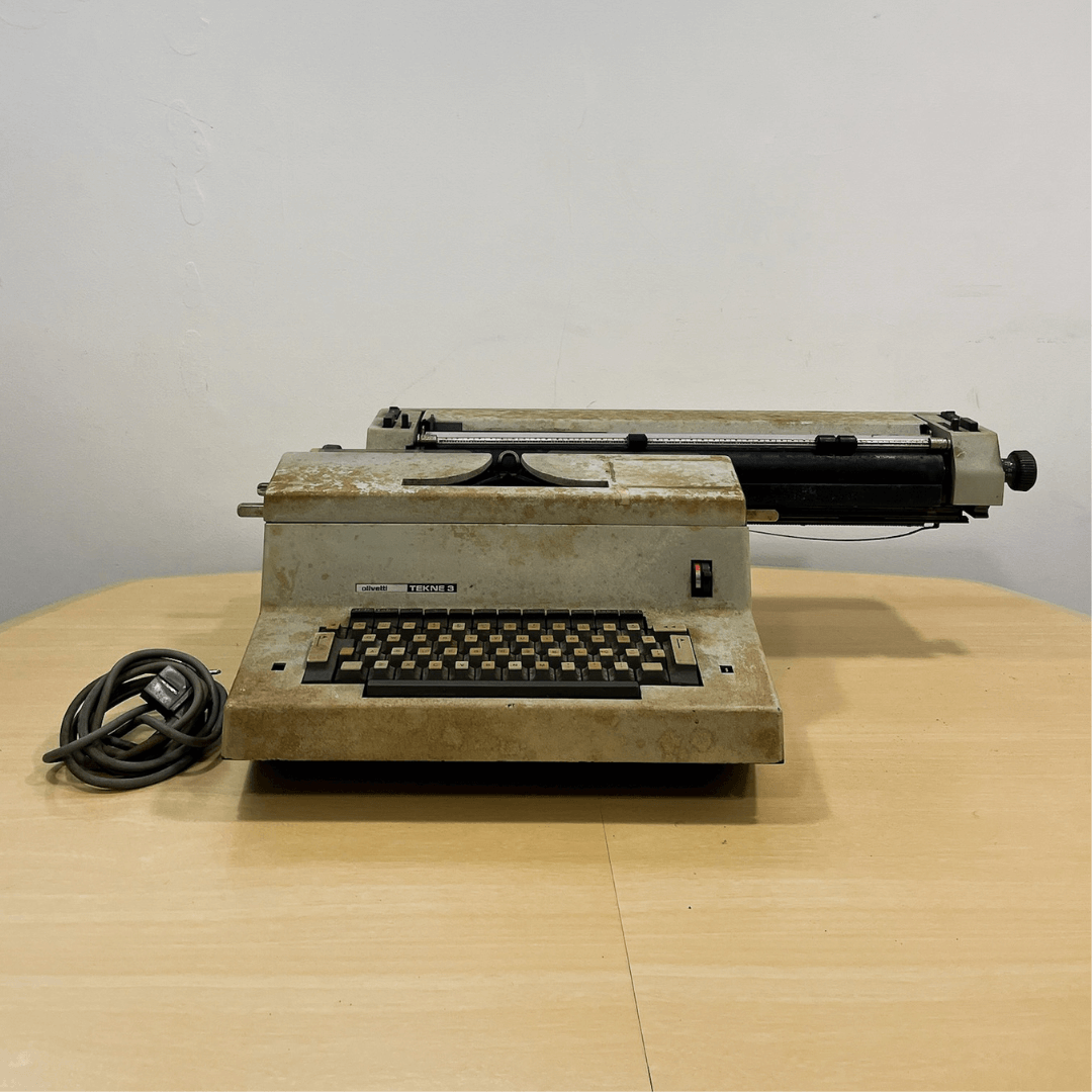 Máquina de Escrever Elétrica Olivetti Tekne 3 - 1960