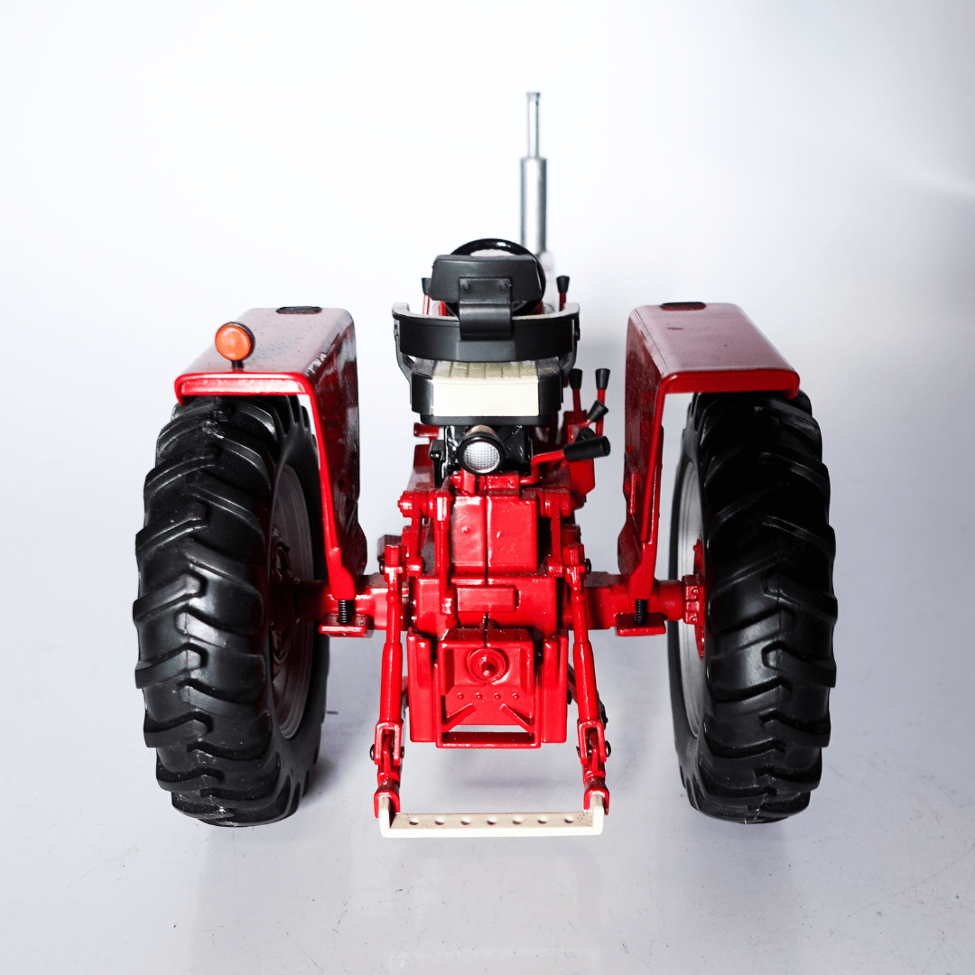 Trator Miniatura Modelo Case IH Farmall 656 Cnh America