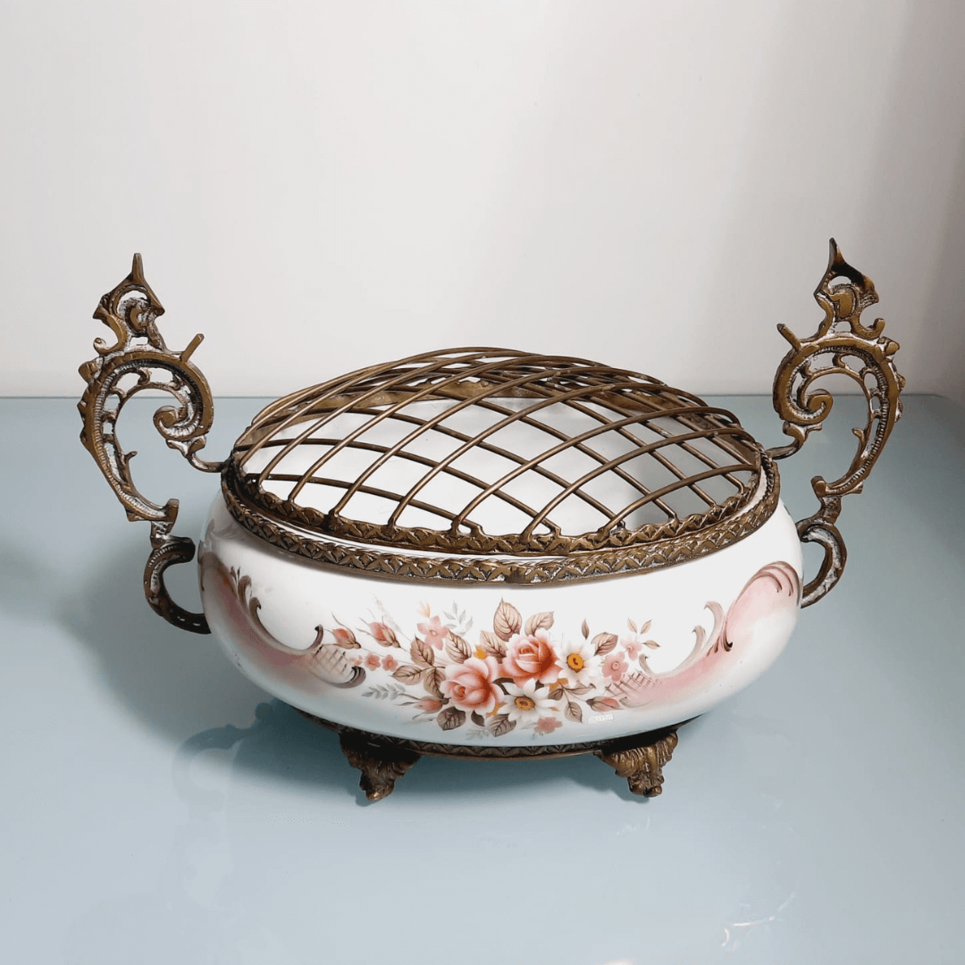 Floreira Vintage em Porcelana com Bronze