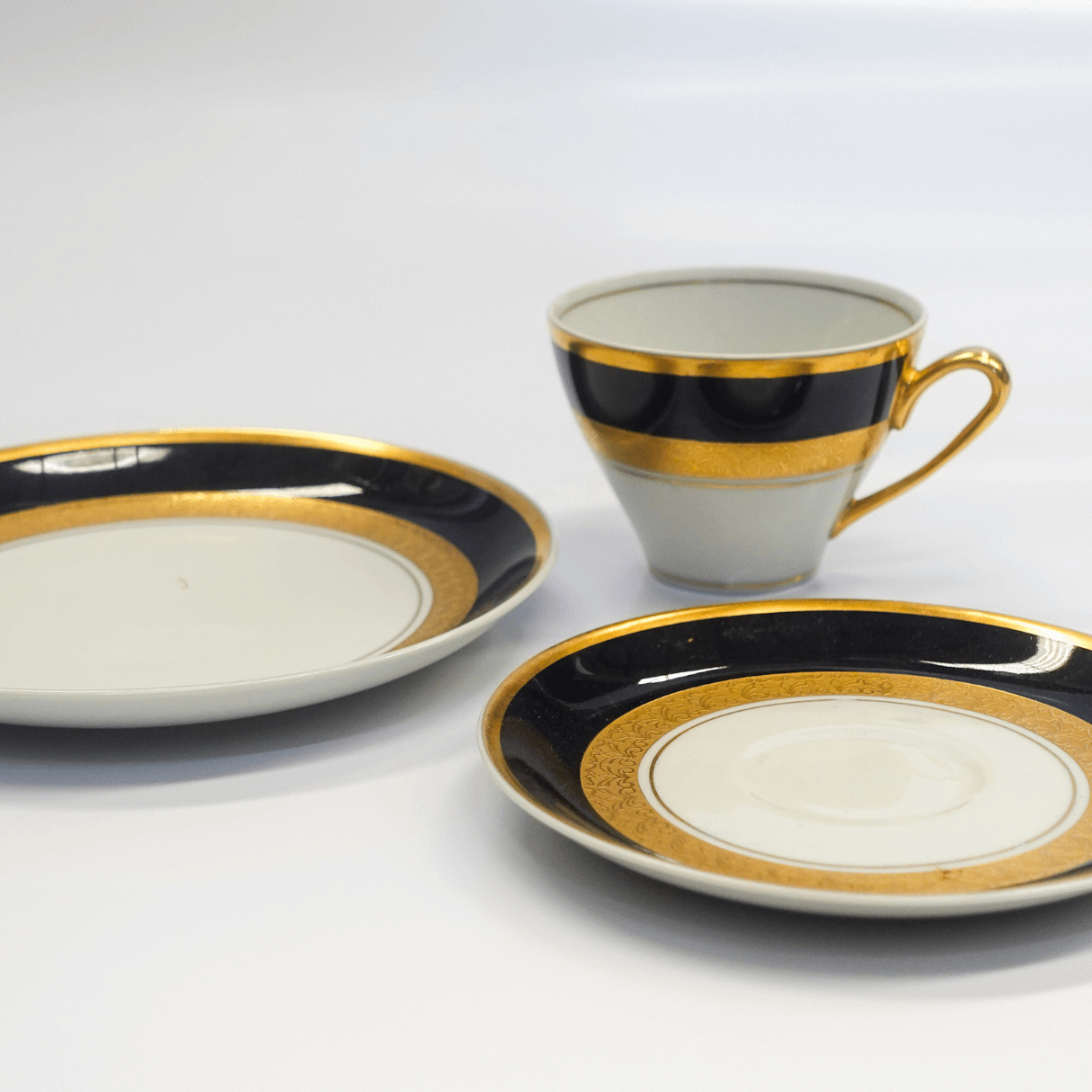 Trio Clássico Antigo de Porcelanas Finas Steatita