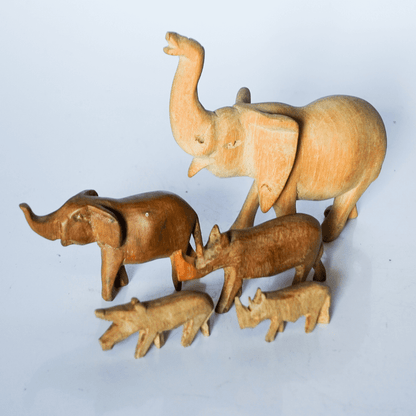Coleção de Esculturas de Madeira da África dos Anos 70