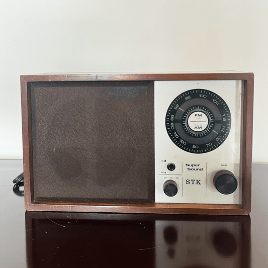 Rádio de Mesa STK dos anos 1970