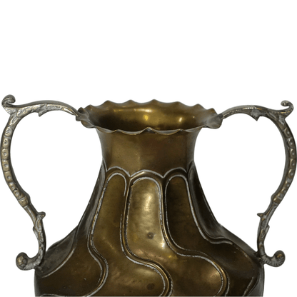 Vaso Ânfora Antigo em Bronze Latão - Linhas Contorcidas de Linguagem Orgânica