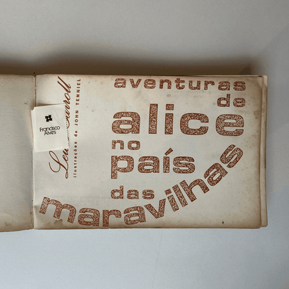 Livro 'Alice no País das Maravilhas' de 1976 - Capa Brochura