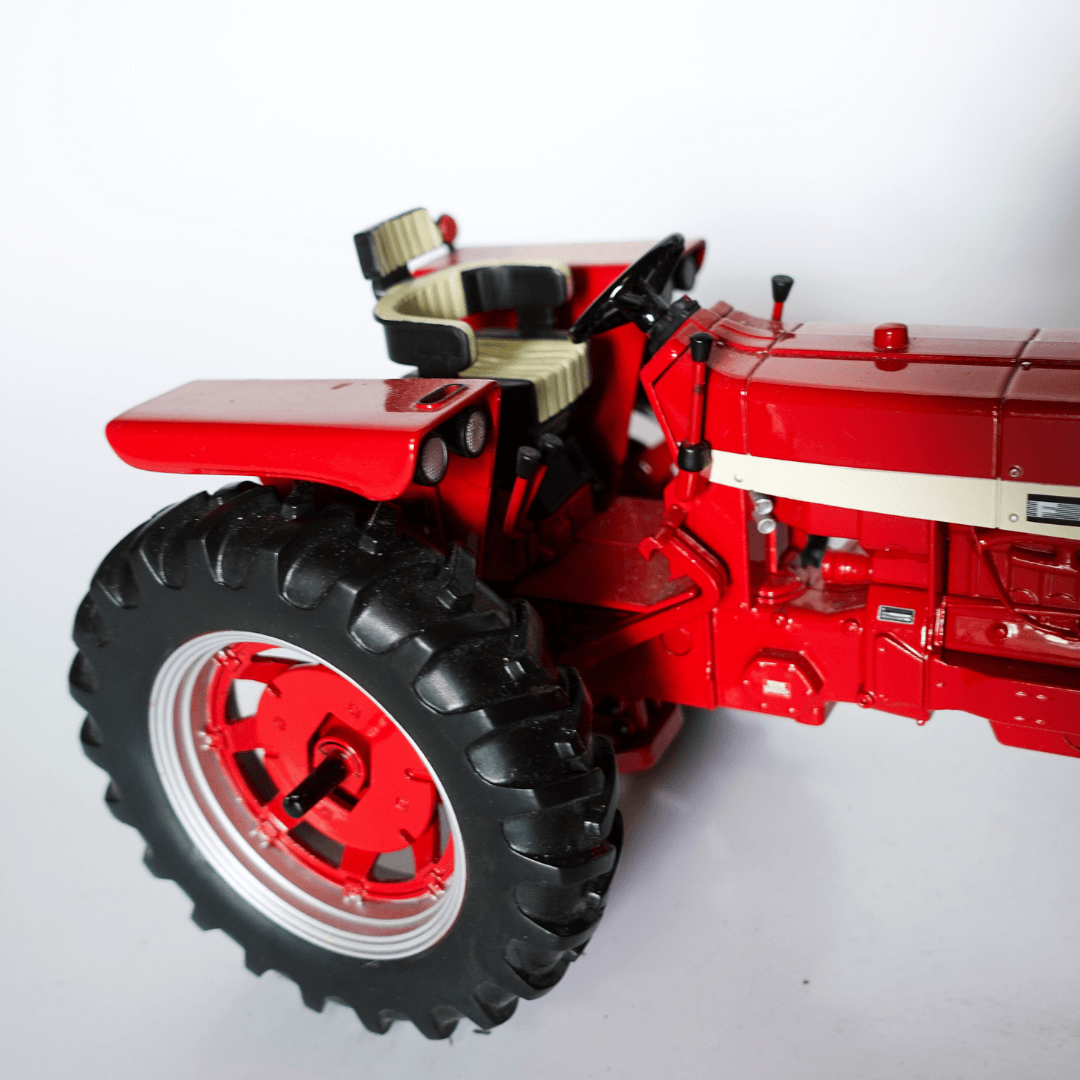 Trator Miniatura Modelo Case IH Farmall 656 Cnh America