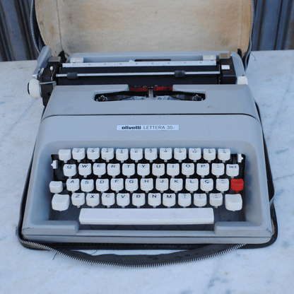 Máquina de Escrever Olivetti Lettera 35