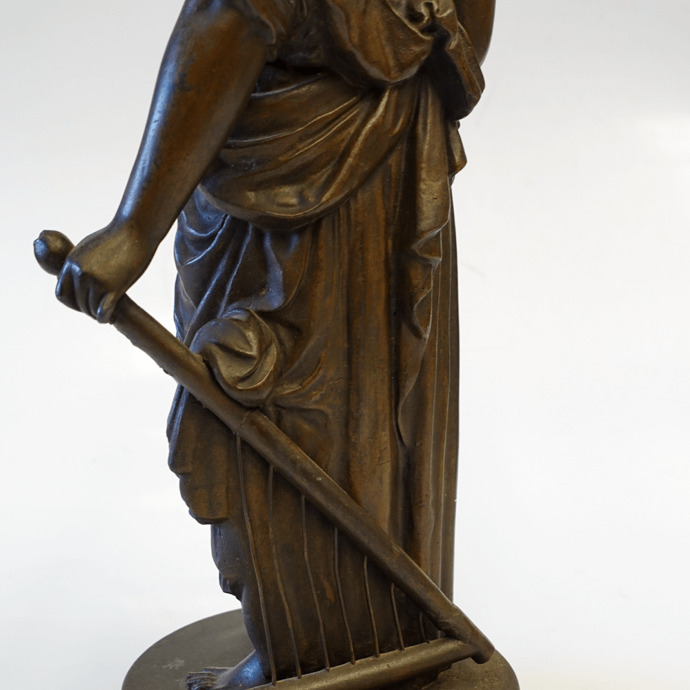 Escultura Deusa Euterpe em Petit Bronze