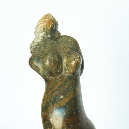 Escultura em Pedra Sabão "Mulher" de Carlos José Sillero dos anos 1990